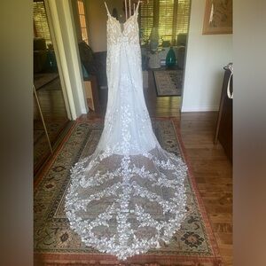 Brand new wedding gown